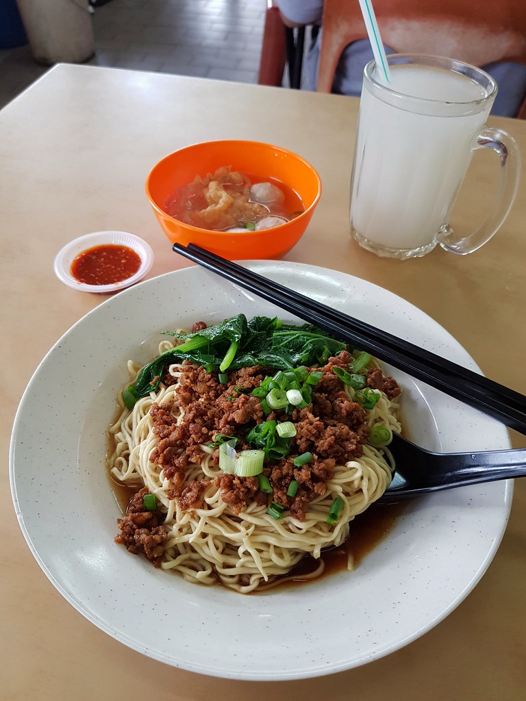 客家麵 Hakka Noodle $6 & 薏米水 Barley $1.70 @ 福興茶餐室 Hock Heng Restaurant  SS19