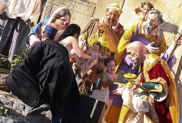 Topless Femen activist tries to snatch baby Jesus statue from Vatican crib