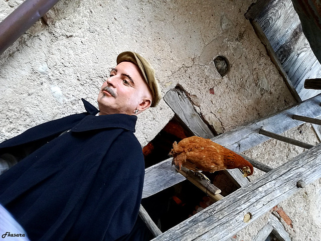 Man with chicken, Presepe di Bariola