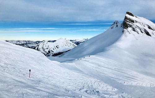 ferne ausblick view people piste fun gooutside ski boarden schnee snow mittagsspitze damüls winter