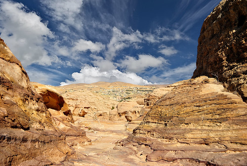 jordan jordania jordanien petra petraarea wadimusa desert landscape rocksformation cloudysky landscapes