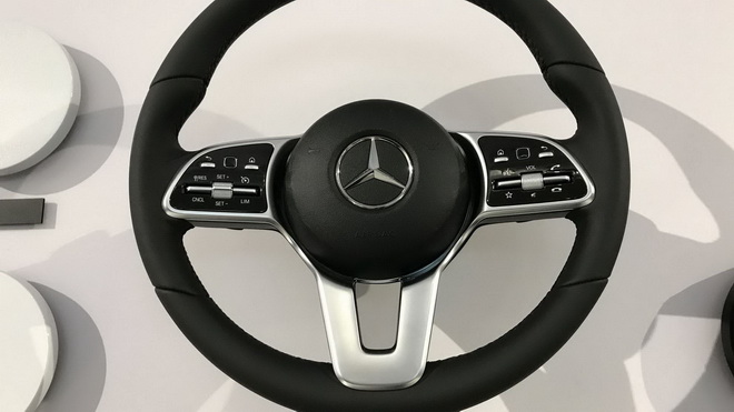 2018-mercedes-benz-steering-wheels (1)