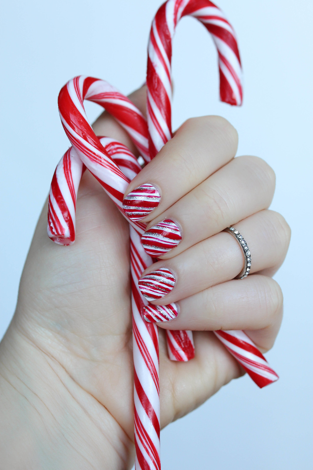 Easy Step-by-Step Christmas Candy Cane Manicure Tutorial