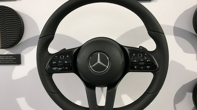 2018-mercedes-benz-steering-wheels