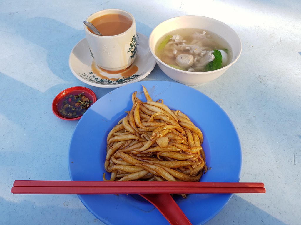 Dry Pork Rat Noodles 干撈豬肉粉 $6 & TehC 奶茶 $1.70 @ 全记茶餐室 Restoran Chuan Kee USJ 4