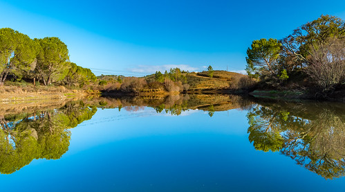barragem lake reservoir reflection sky bluesky algarve portugal sun water agua sãomarcosdaserra serra hills trees