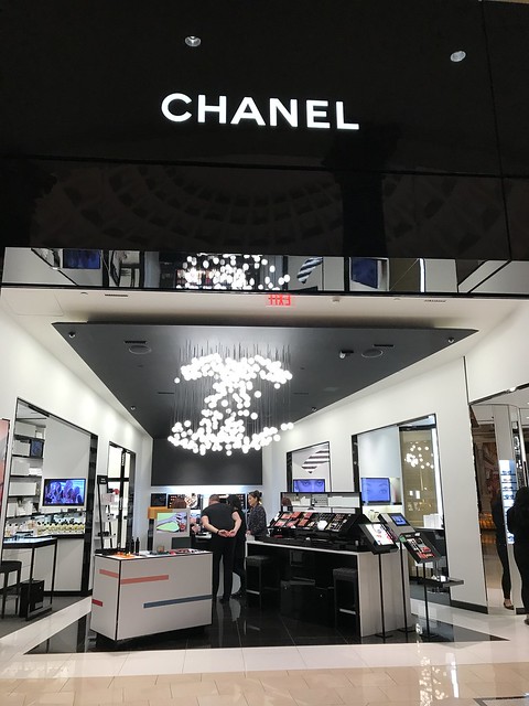 Forum Shops,  Chanel perfume