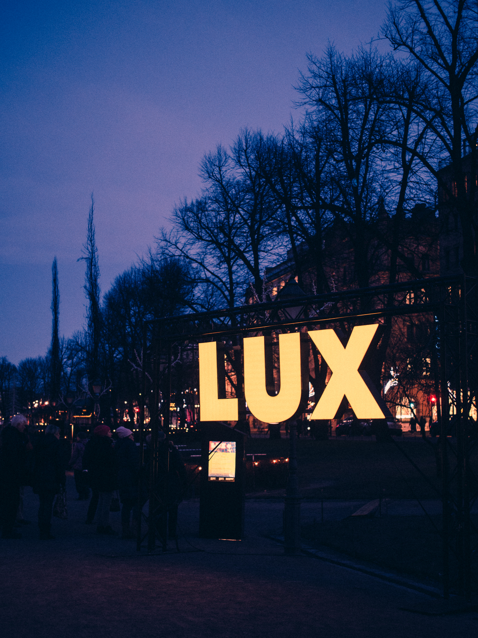 lux1