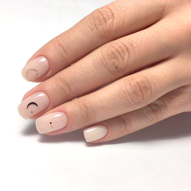 Pin by Beatymadis on nails. | Minimal nails, Minimalist 