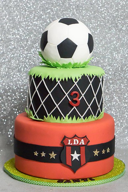 Football Themed Cake by Hola Cupcakes