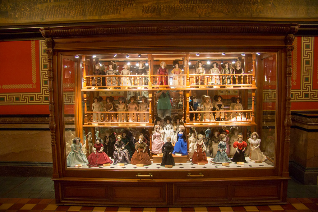 Porcelain first lady dolls in Iowa Capitol Building