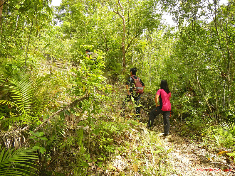 Trail to Mainit Mabugnaw Cave