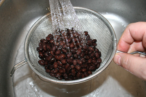 37 - Bohnen abspülen / Rinse out beans
