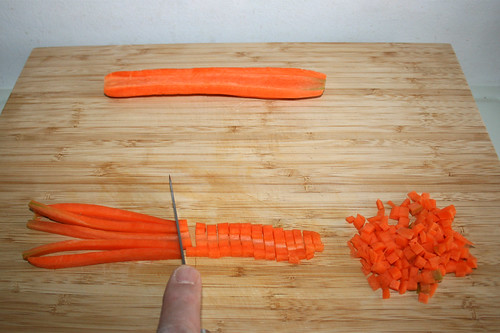 15 - Möhre würfeln / Dice carrot