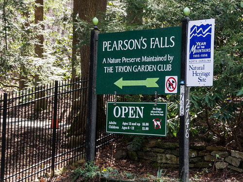 Pearson's Falls entrance sign