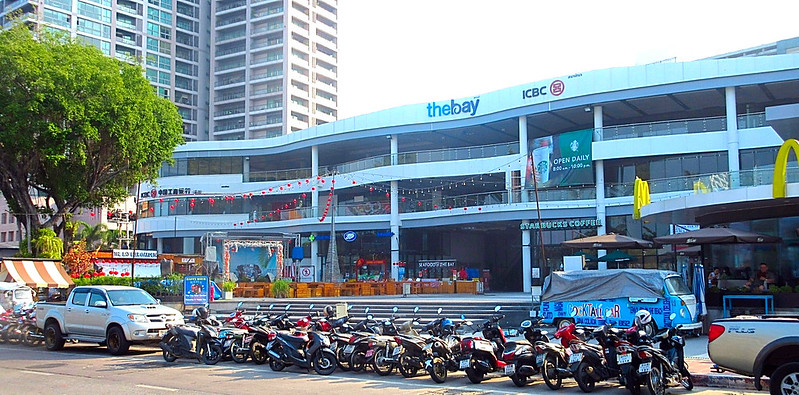 Pattaya Beach Road fast food