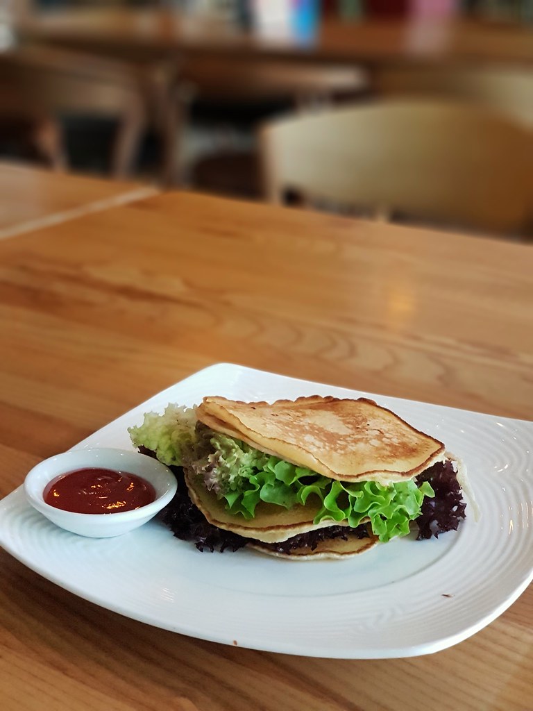 Pancake Burger w/Teh Tarik $9.90 @ The Food Tree Cafe Glenmarie Shah Alam