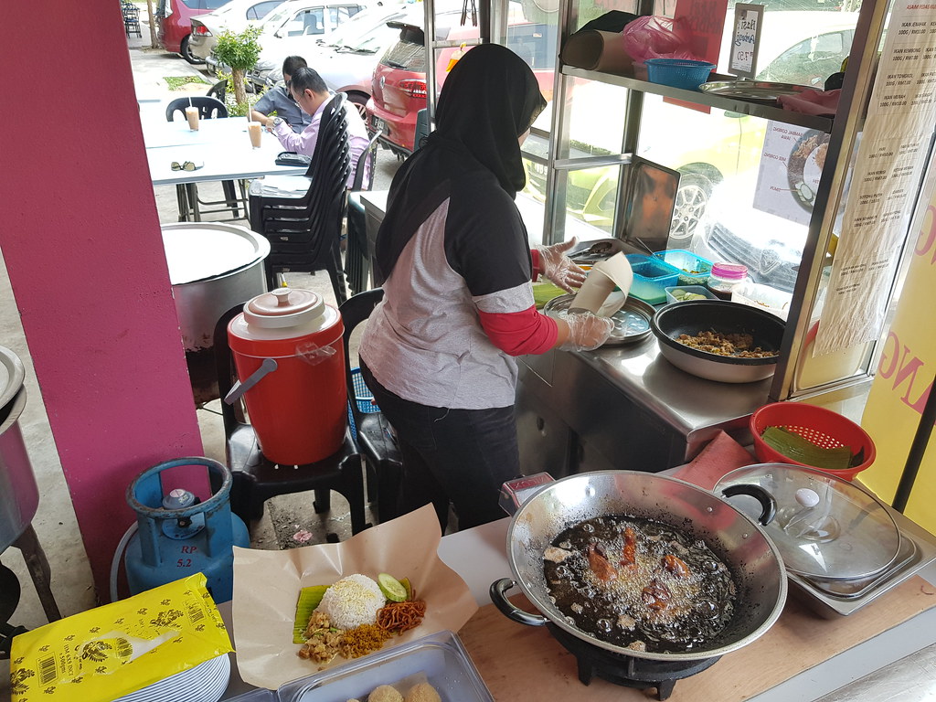 Nasi Ambeng @ Murni Sue at Ayu & Syara Restoran Shah Alam