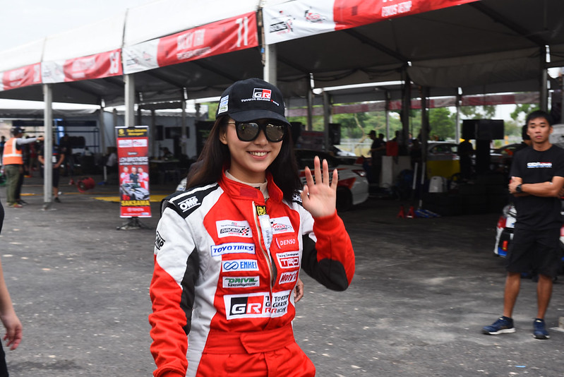 Venice Min Waving At Her Fans After Qualifying The Race.