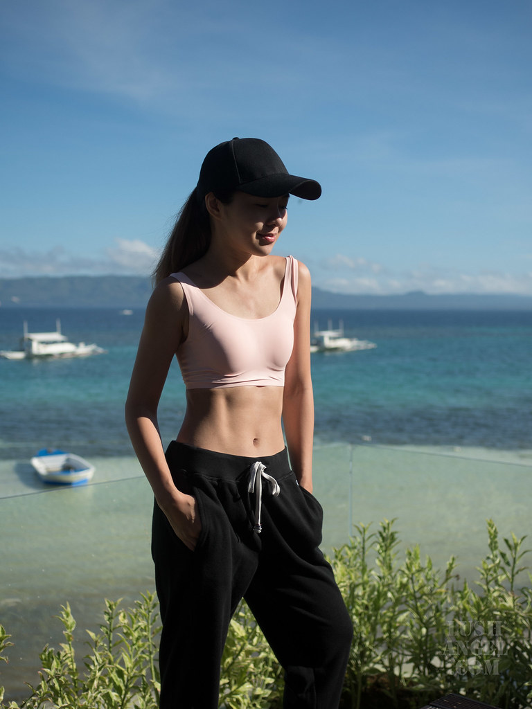 UNIQLO on X: Beat the heat while looking chic. Look effortless in our #AIRism  Bra Camisole & Drape Joggers.  @jordyntaylornow   / X