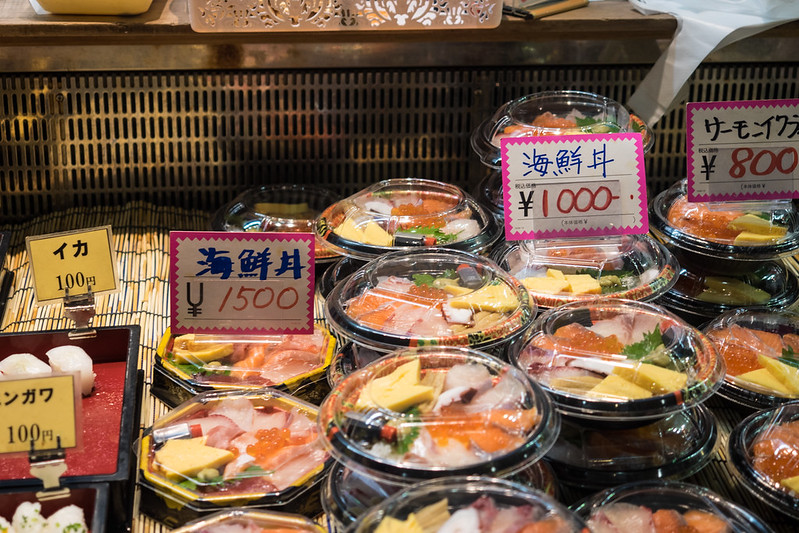 Sashimi fresco en el mercado de Shimonoseki
