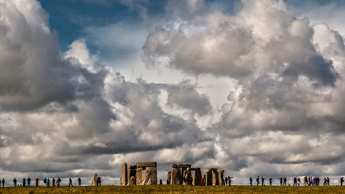 stonehenge england clouds wolken people kultstätte wiltshire amesbury prehistoricmonument stones bluestones nationaltrust