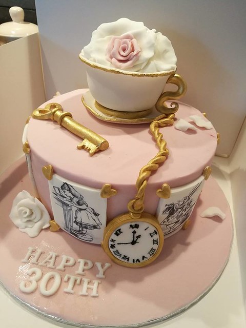 Cake by AmyDaisy cupcakes