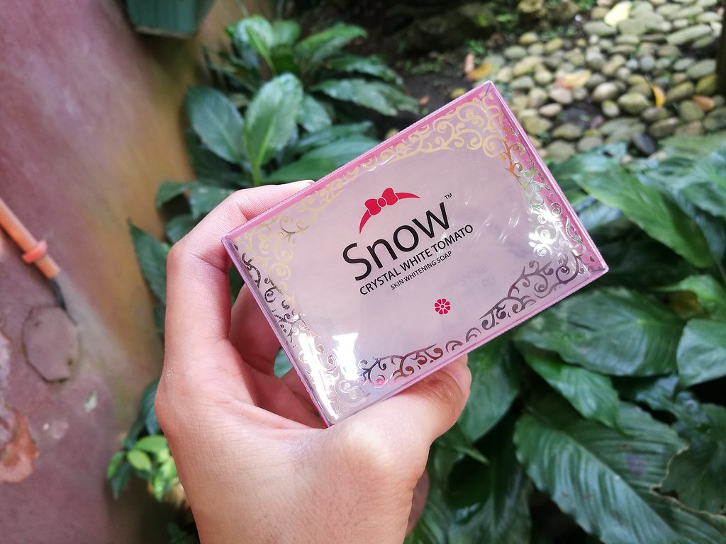snow-crystal-whitening-tomato-soap-1