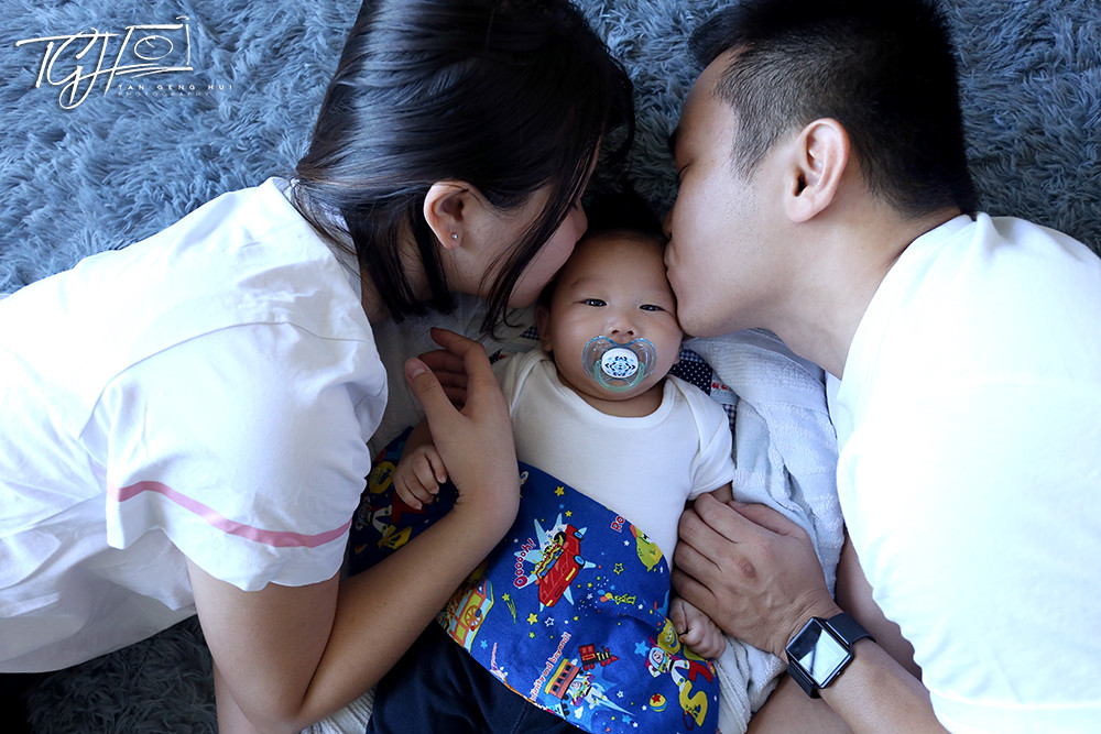 Tan Genghui baby Kayden family photo