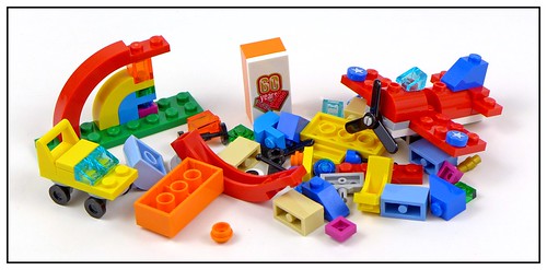 LEGO 10401 Rainbow Fun - Happy! 07