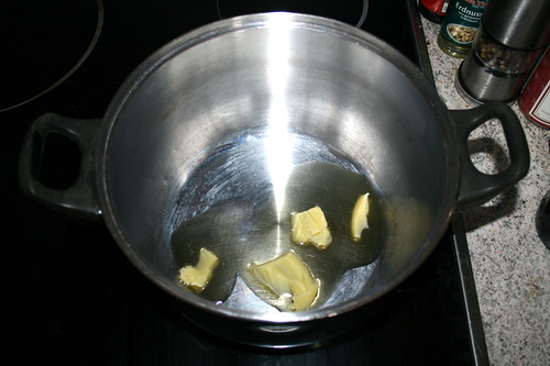 23 - Butterschmalz in Topf erhitzen / Heat up ghee in pot