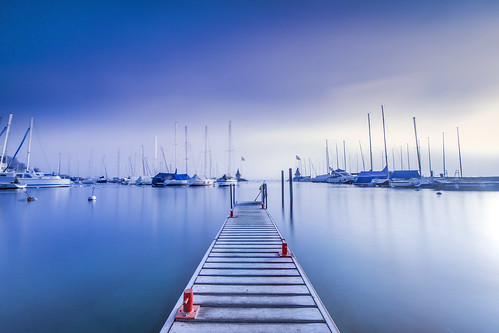 atmosphere scenery samyang 14mm canon 6d photoshop cc explore ambiant lake longexposure clouds boats water sky sunrise winter morning switzerland pier blue perspective frozen harbour