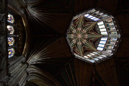 ely cathedral church architecture building light perspective angle composition view city explore exploring exploration discover discovering discovery england uk unitedkingdom britain greatbritain travel traveling traveler travelling traveller wanderlust europe contrast shadow fall autumn
