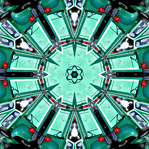 alteredart perspective artistic art altered unusual kaleidoscope circular spiral spirals circle repeating pattern kaleidoscopeart delmarva delmarvapeninsula teal ford pickup fordtruck aqua rearview licenseplate oldford taillights tailgate backend
