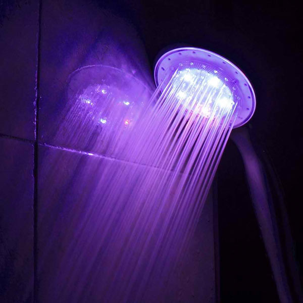 Ternyata generasi milenial juga menyukai shower dengan cahaya LED.