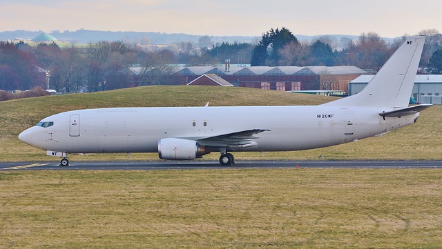 Boeing 737 -46J(SF) N120WF Vallair