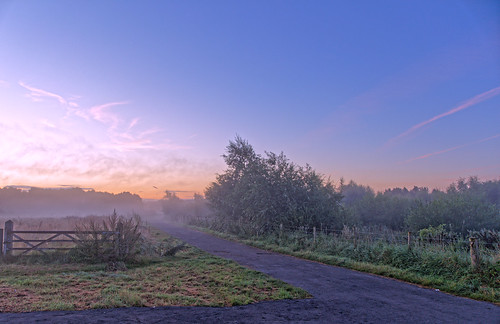mist dawn sunrise scunthorpe ashbyville path gate fence trees sky blue northlincolnshire
