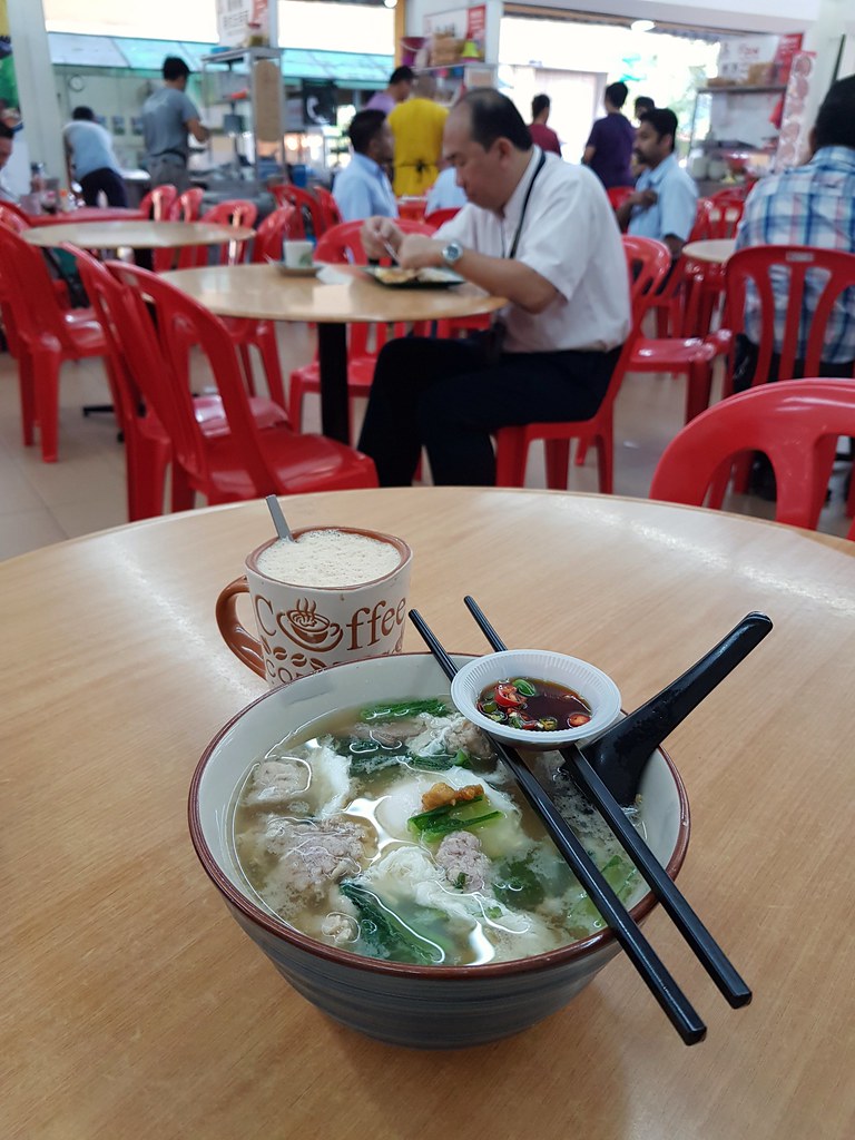 豬肉粉  Pork Noodle $7.50 & 奶茶 TehC $2.30 @ 溏记海南茶室 Thong Kee (Bentong) Kopitiam Glenmarie Shah Alam