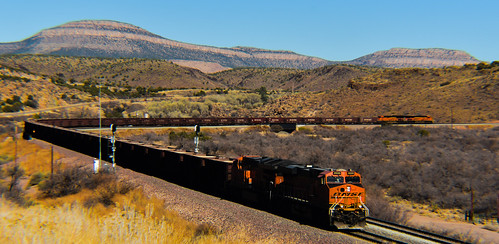 herzog ballast unittrain crozier empty arizona russeljeans home seligmansub landscape locomotive railroad