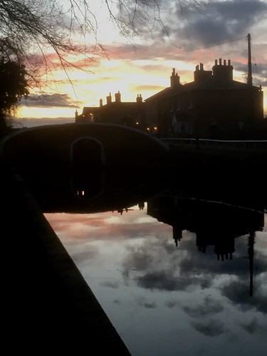sky contrast sunset water reflection tenfiftythreeimagescom plw1053 canal waterway fradley