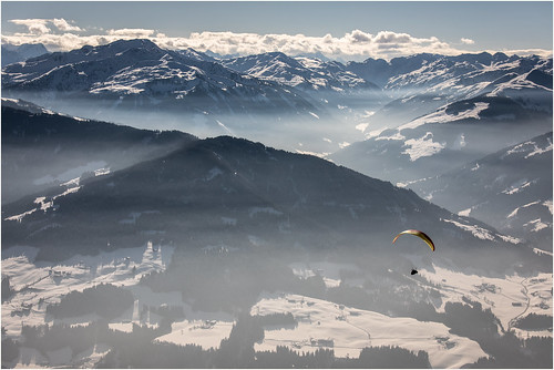 paragliding landscape fog flying ef70200mmf4lisusm austria österreich wintertime snow mountains ski clouds white bluesky canoneos5dmarkiv holidaytiroltyrolwilder kaiser scheffau