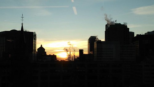 leverdesoleil sunrise centrevilledemontéal centreville montreal ciel sky édifice building impatience architecture fumée smoke supershot coth coth5