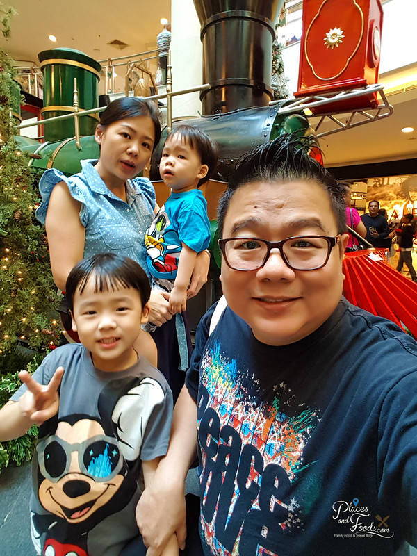 mid valley christmas 2017 family photo