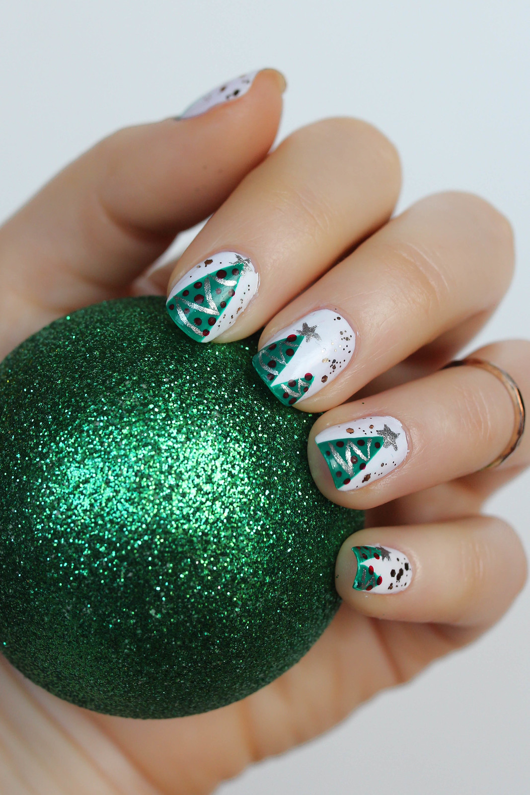 The Best & Easiest Christmas Tree Manicure