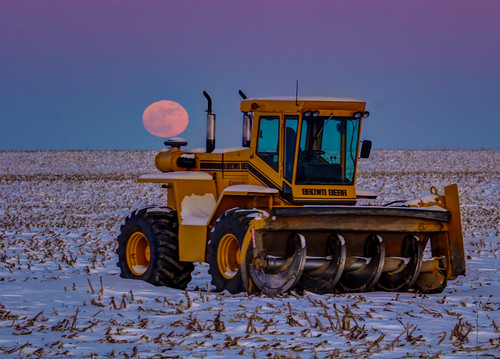 super moon supermoon wolfmoon lunar moonrise dusk winter snow landscape brownbear tractor