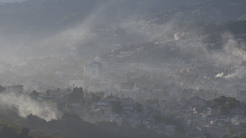 haiti caraïbes brume matin leverdujour jalousie pétionville montagne morne bidonville paysageurbain ouest haïti