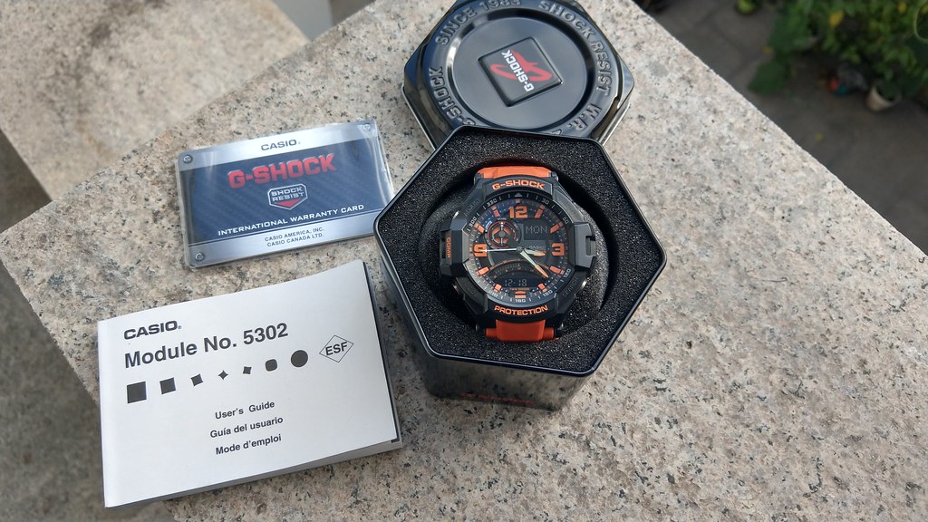 Đồng hồ Casio G-shock GA-1000-4ADR và Yema Yeau 010/WA - 4