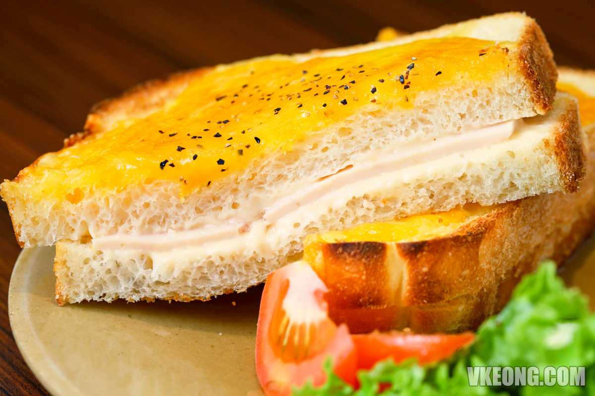 Hachi-Cheese-Toast-with-Ham