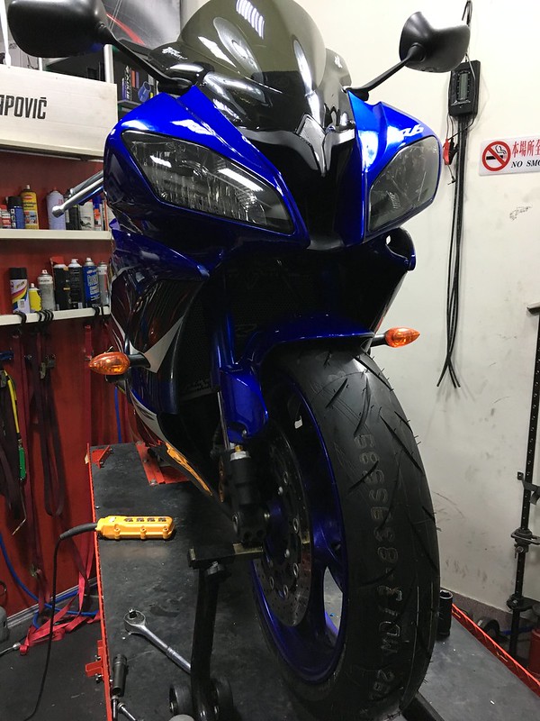 R6 replace new s21 front tire.