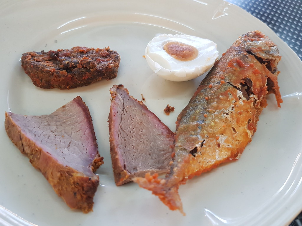 Cow Lungs, Salted Egg, Died Fish & Roasted Beef for Nasi Kerabu w/Teh Tarik $12 @ Restoran Hatinie Shah Alam